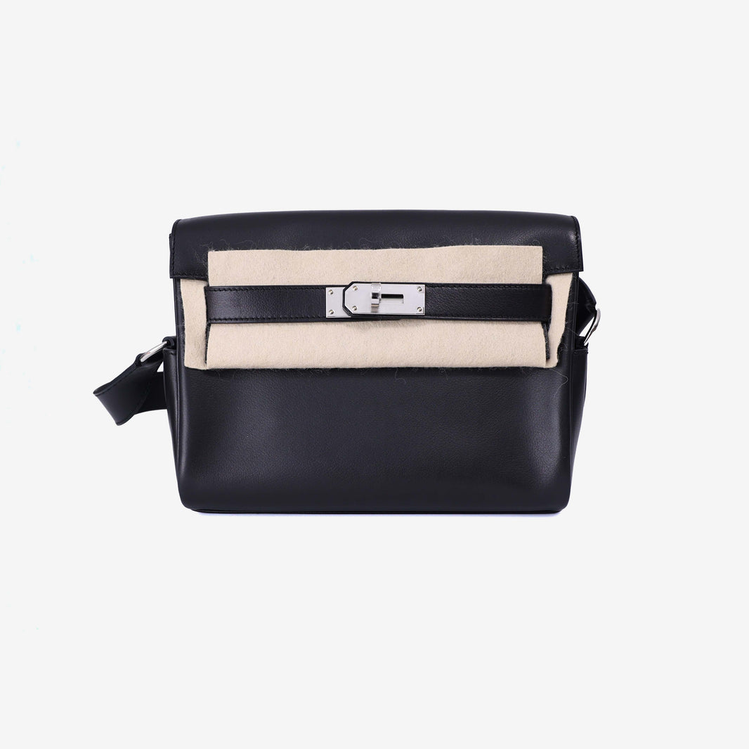 Hermès Kelly Messenger in Noir Evergrain Leather with Palladium Hardware front view