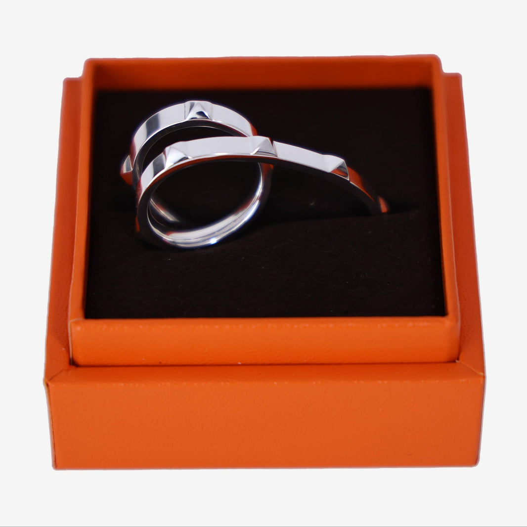 Hermès Clou d’H Double Tour Ring in Sterling Silver detail view