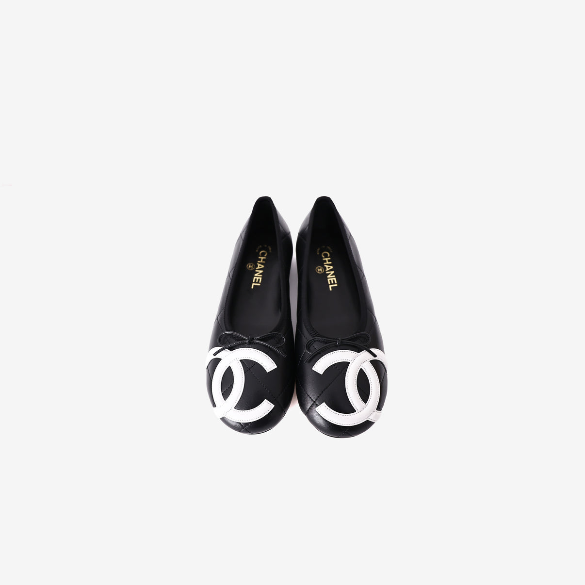 Chanel Coco Beach Cambon Black and White CC Logo Ballet Flats in Lambskin (Size 39.5) front view