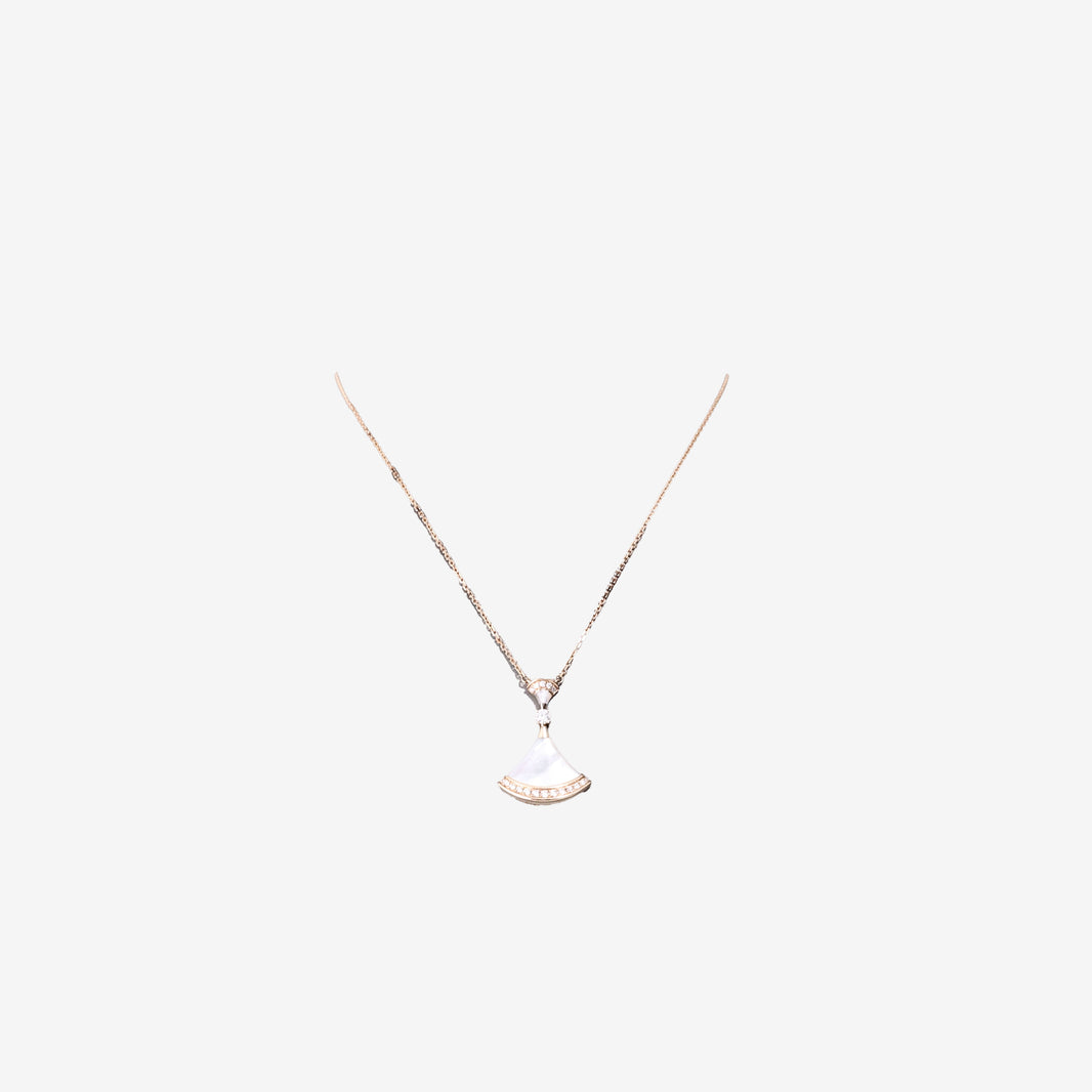 Bvlgari Divas’ Dream Pendant in 18k Rose Gold with Mother-of-Pearl