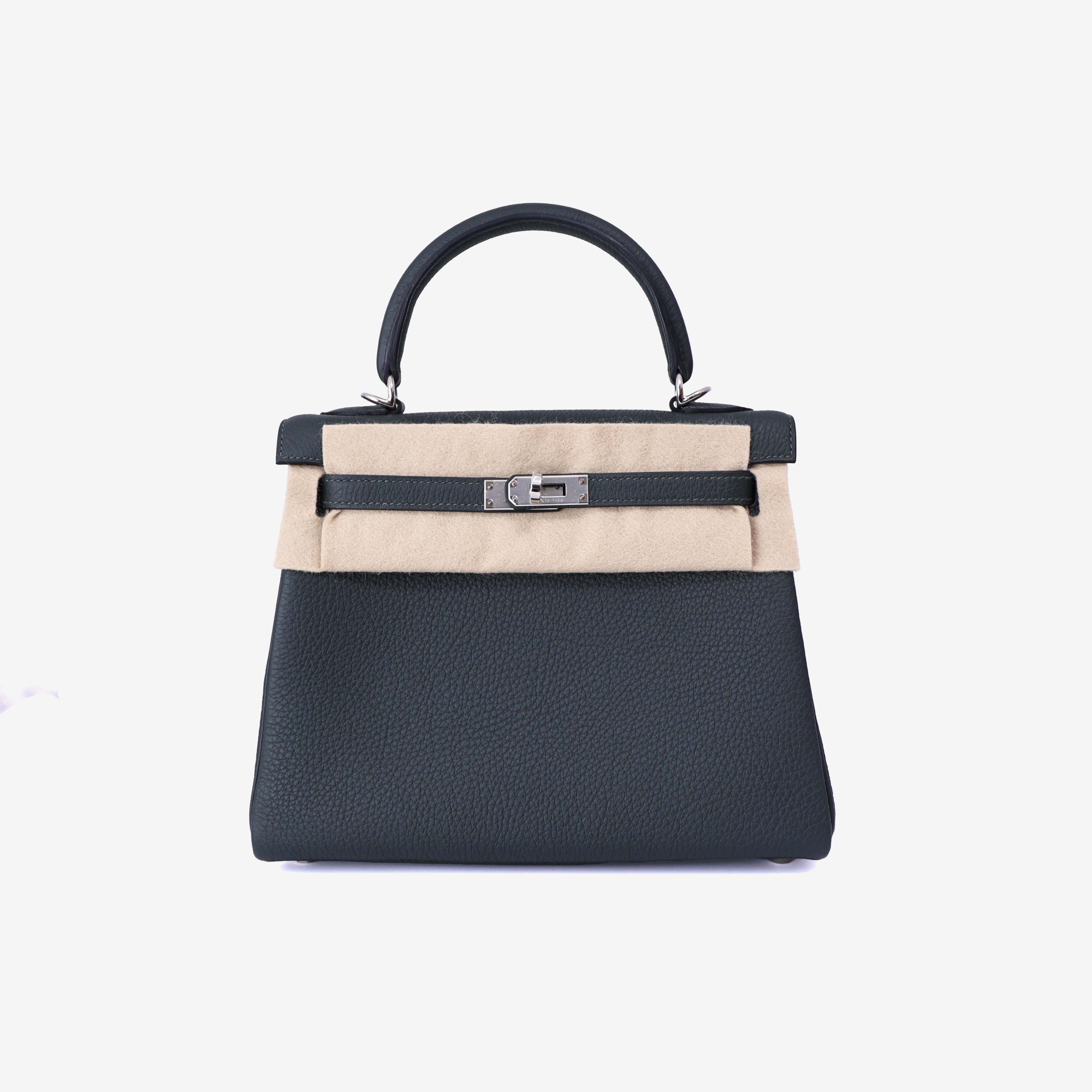 Hermès Kelly 25 in New Vert Foncé Togo Leather with Palladium Hardware front view