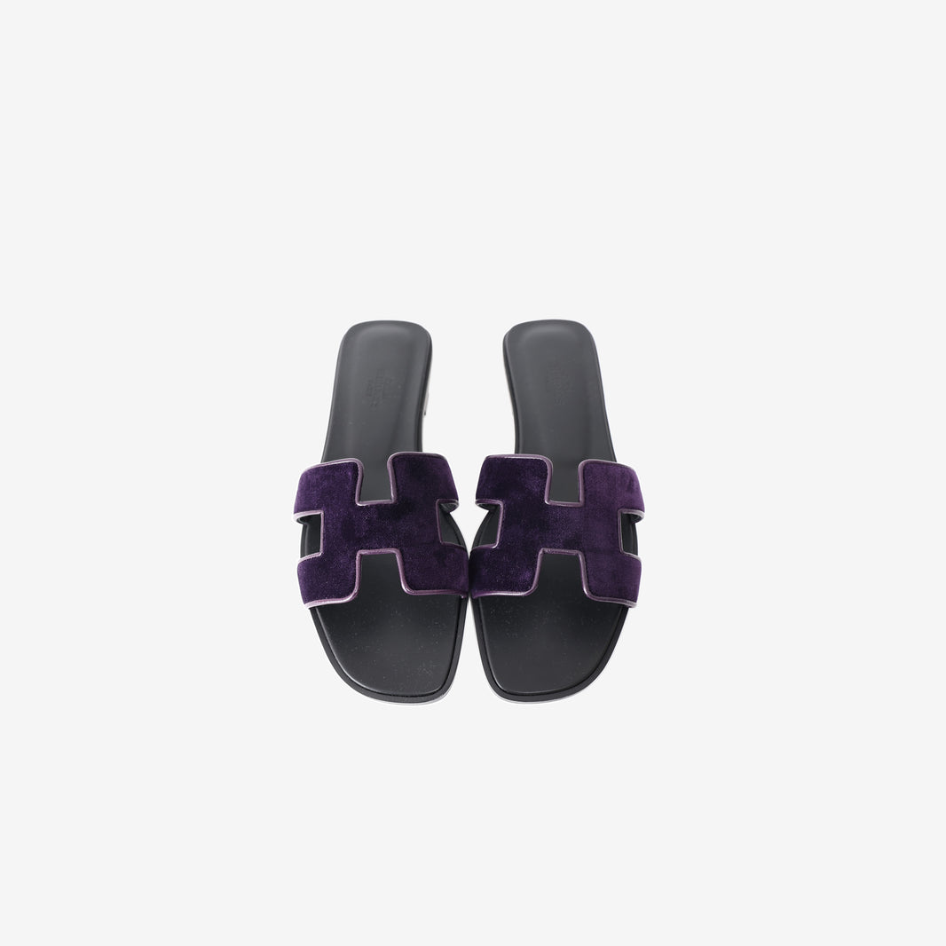 Hermès Oran Flat Sandals in Violet Foncé with Black Calfskin Leather Soles (Size 37.5)