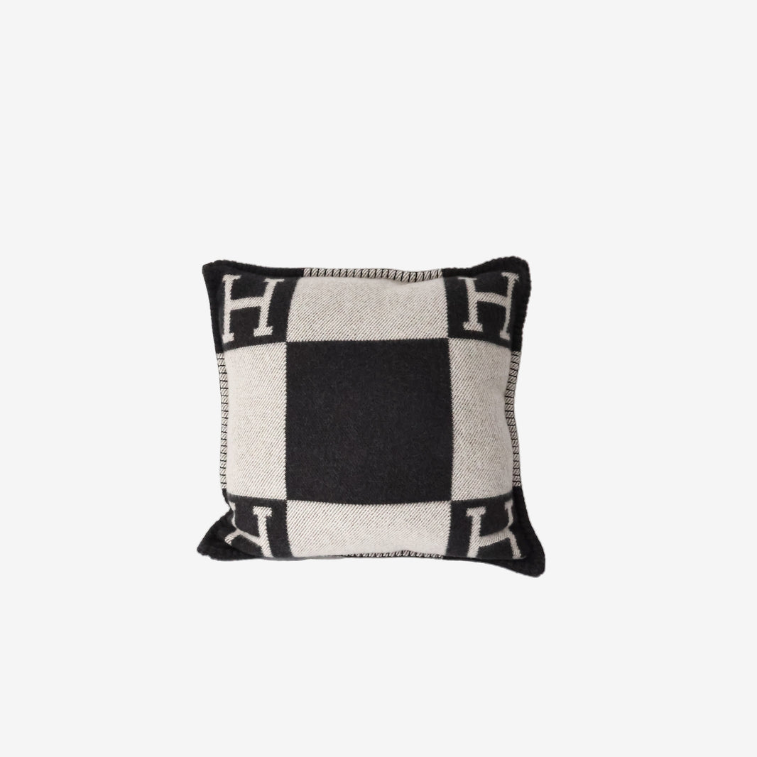Hermès Coussin Avalon PM Pillow in Gris Foncé/Ecru Wool and Cashmere 50 x 50 cm