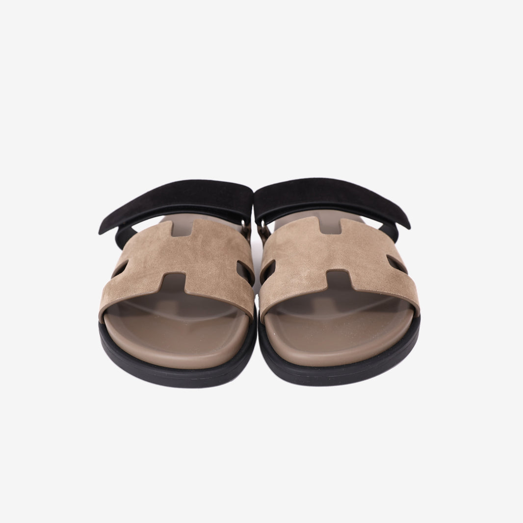 Hermès Chypre Techno-Sandals in Étoupe and Noir Suede Goatskin front view