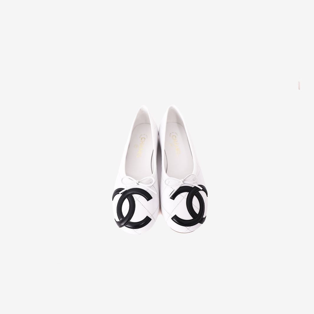 Chanel 2026 Coco Beach Cambon White/Black CC Logo Ballet Flats in Lambskin (Contact to Enquire)