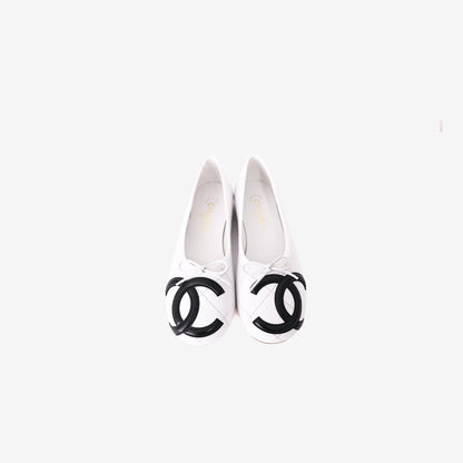 Chanel 2026 Coco Beach Cambon White/Black CC Logo Ballet Flats in Lambskin (Contact to Enquire)