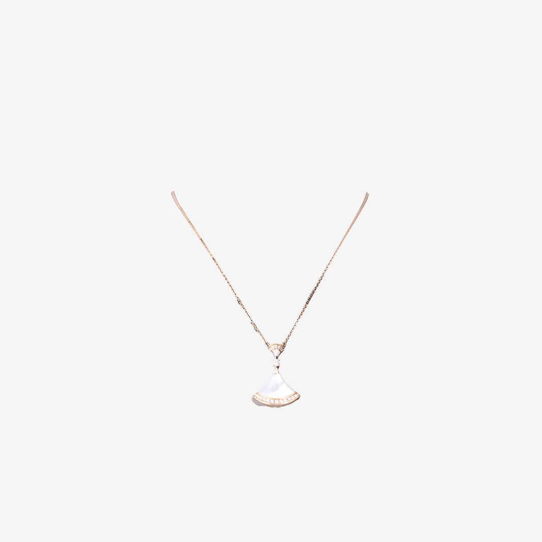 Bvlgari Divas’ Dream Pendant in 18k Rose Gold with Mother-of-Pearl