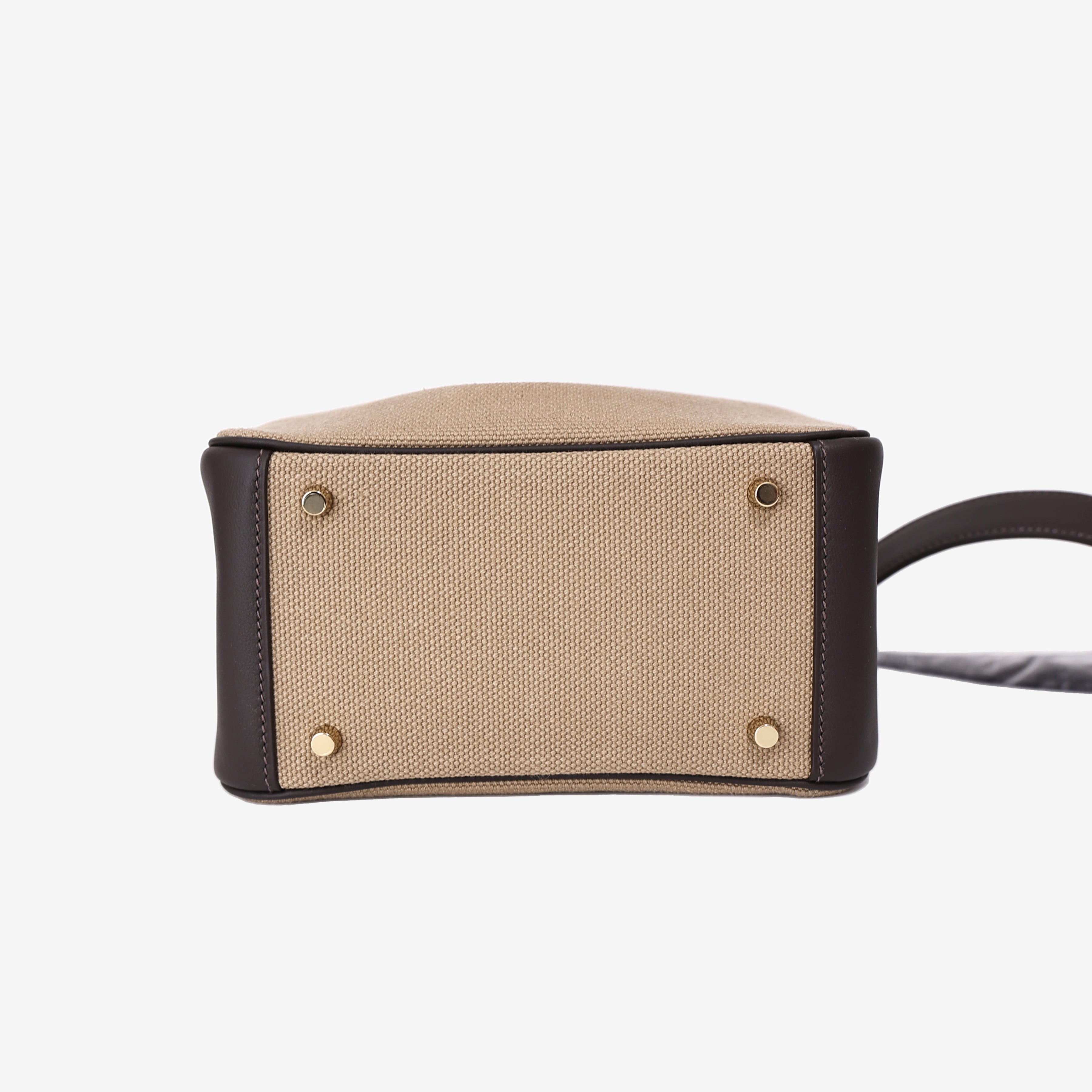 Hermès Mini Lindy Cargo in Ecru Toile Canvas and Ébène Swift Leather with Gold Hardware bottom view