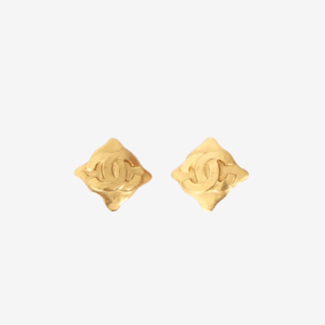 Chanel Vintage CC Clip-On Earrings in Gold-Plated Metal