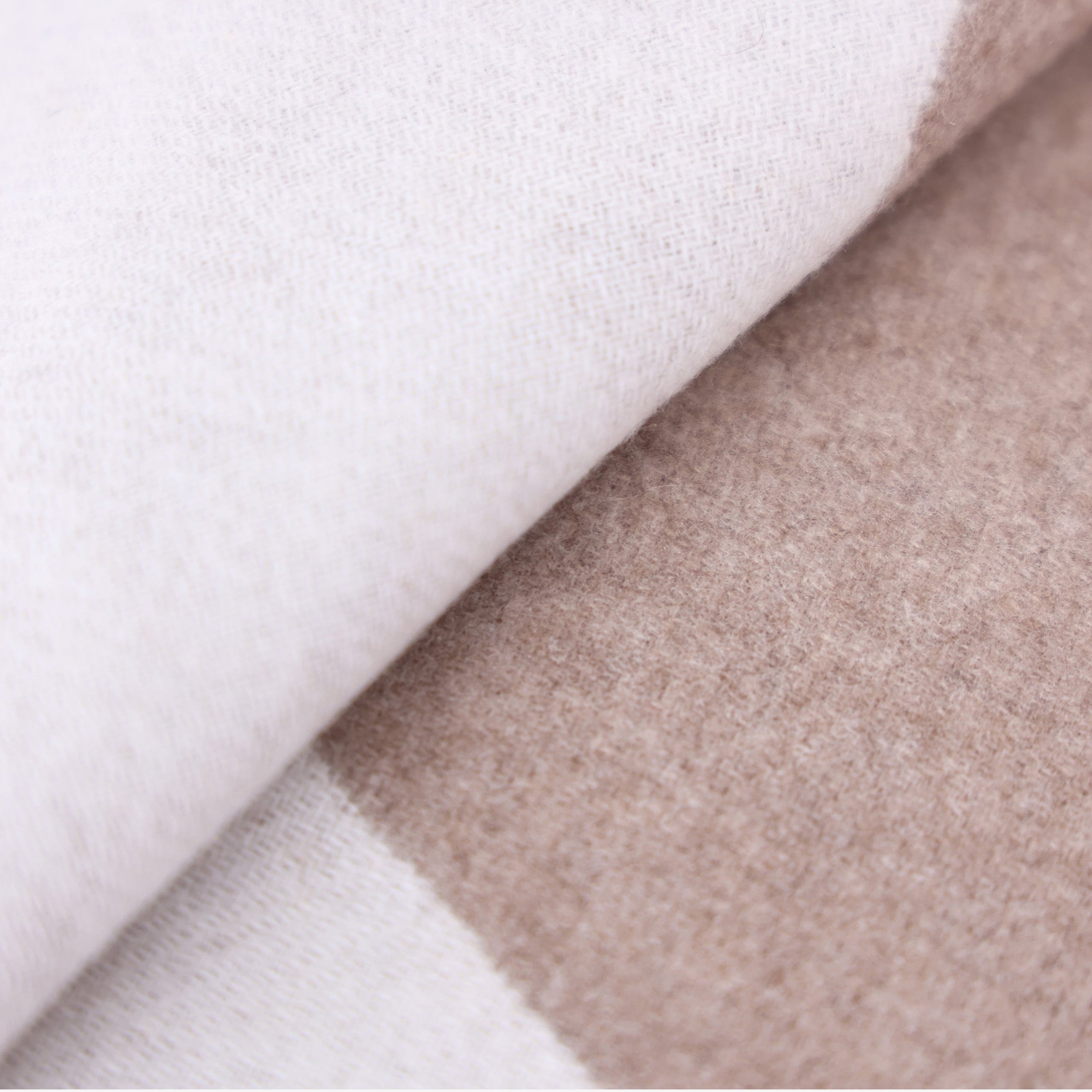 Hermès Casaque Zig Zag Muffler in Etoupe/Ivory Cashmere detail view