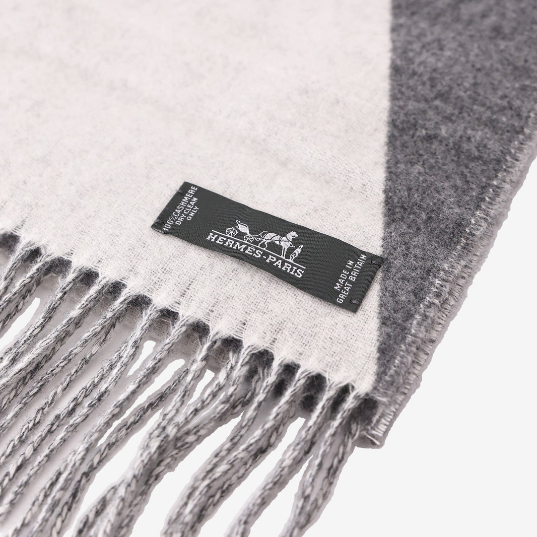 Hermès Kazak Optic Scarf in Grey and White Cashmere