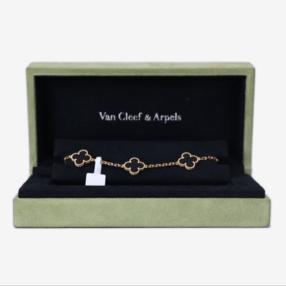 Van Cleef & Arpels Vintage Alhambra Bracelet in Black Onyx Yellow Gold detail view