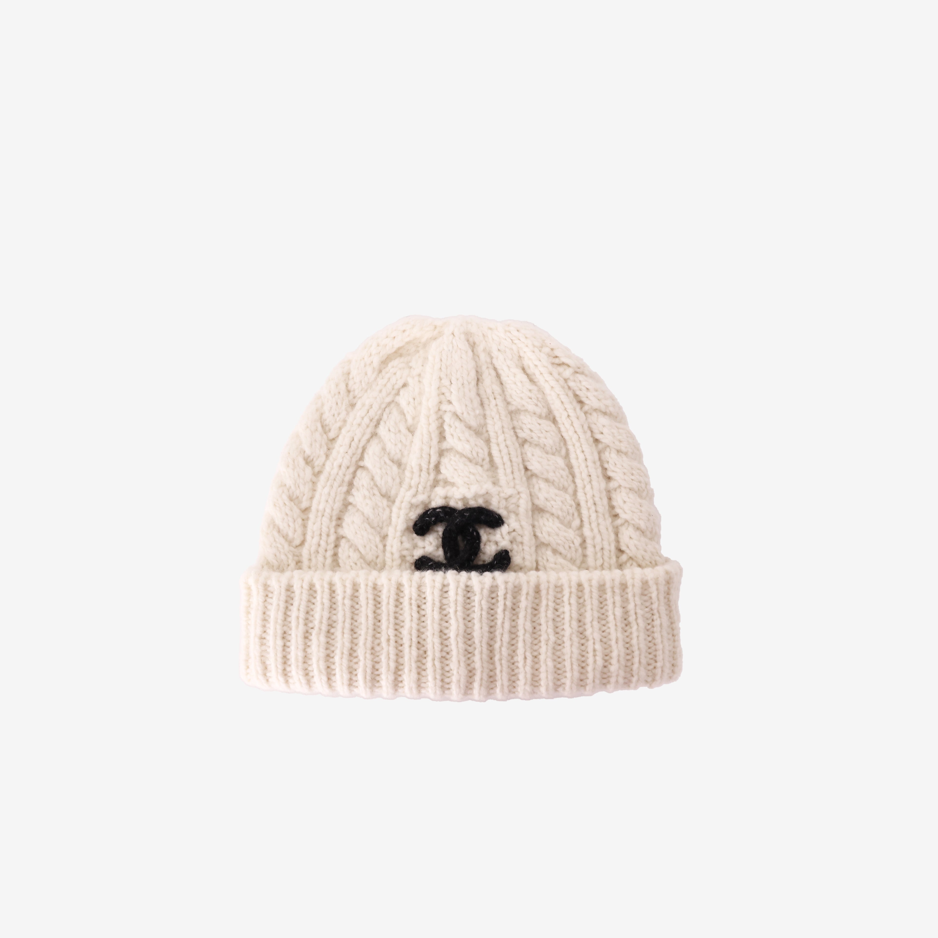 Chanel White Cashmere Cloche Beanie 2026 | SW3 Boutique – SW3 BOUTIQUE