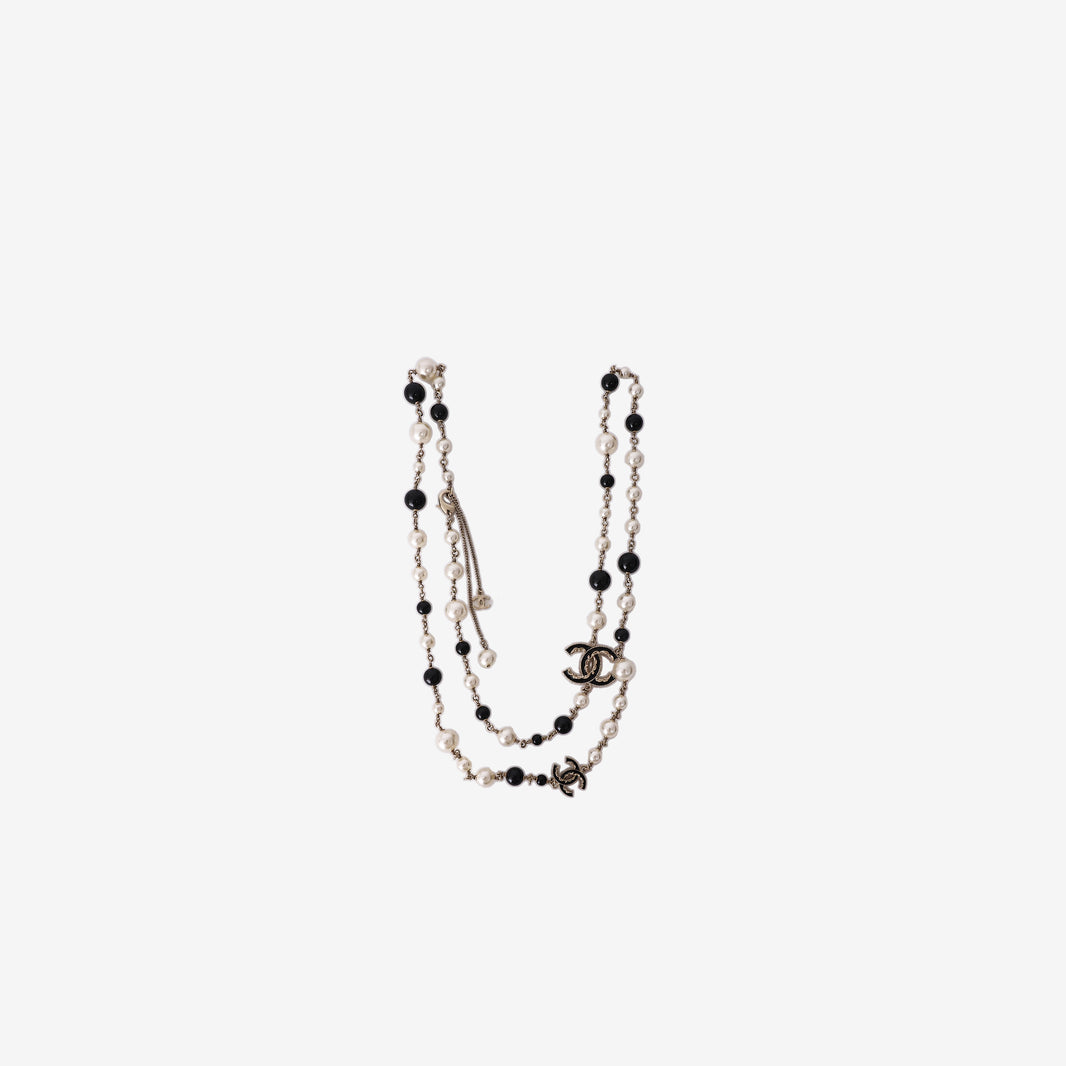 Chanel CC Baroque Necklace in Black Beads with Faux Pearls
