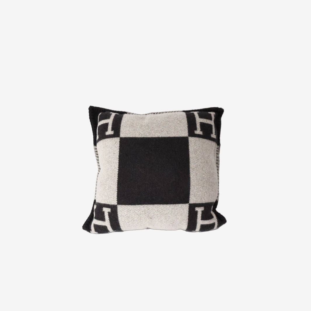 Hermès Coussin Avalon PM Pillow in Gris Foncé/Ecru Wool and Cashmere 50 x 50 cm