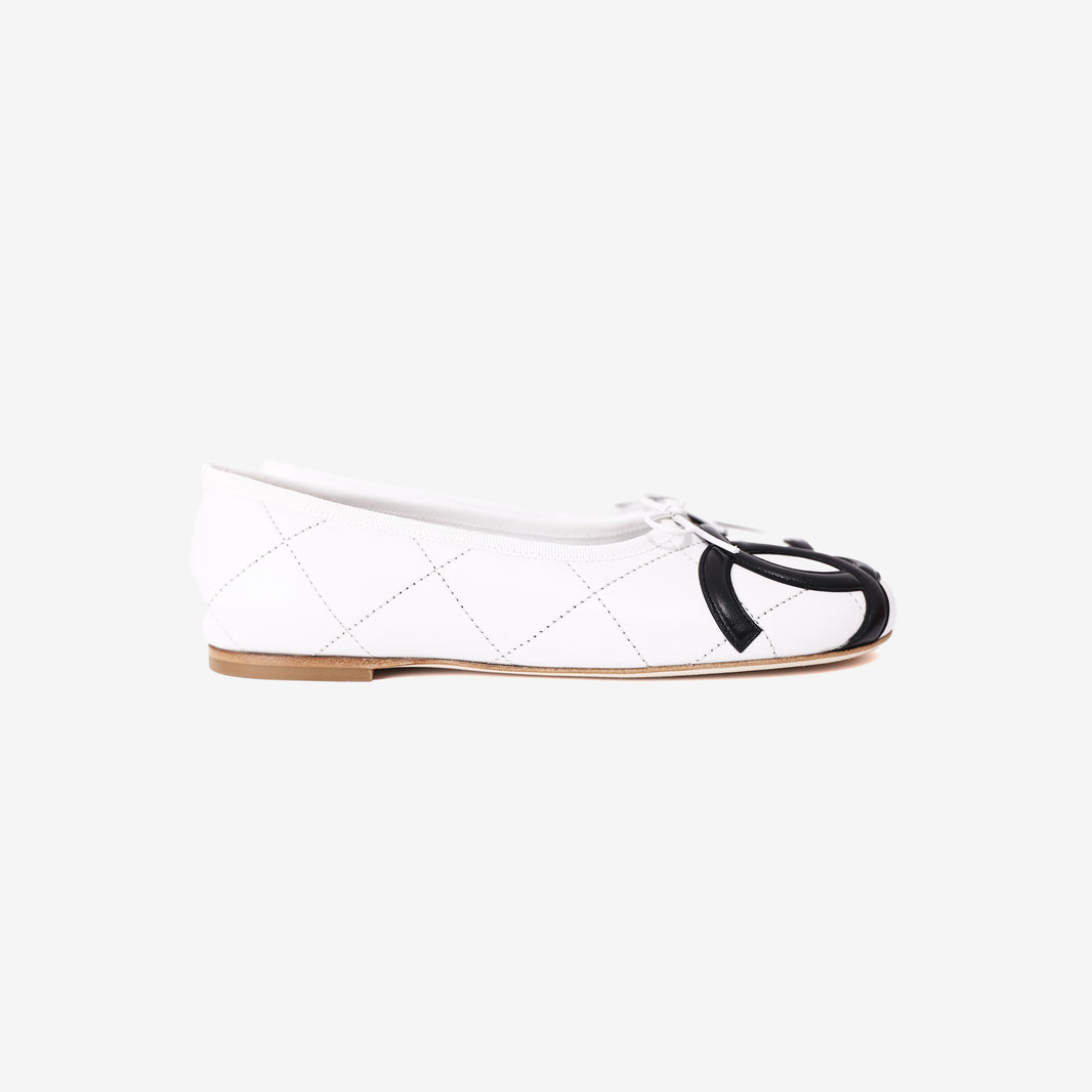 Chanel 2026 Coco Beach Cambon White/Black CC Logo Ballet Flats in Lambskin (Contact to Enquire)
