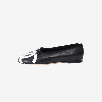 Chanel Coco Beach Cambon Black and White CC Logo Ballet Flats in Lambskin (Size 39.5) side view