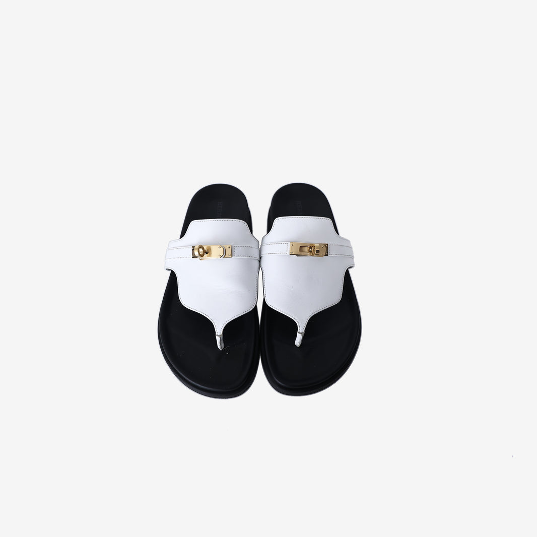 Hermès Empire Sandals in White Calfskin Leather with Gold-Plated Kelly Buckle (Size 38.5)