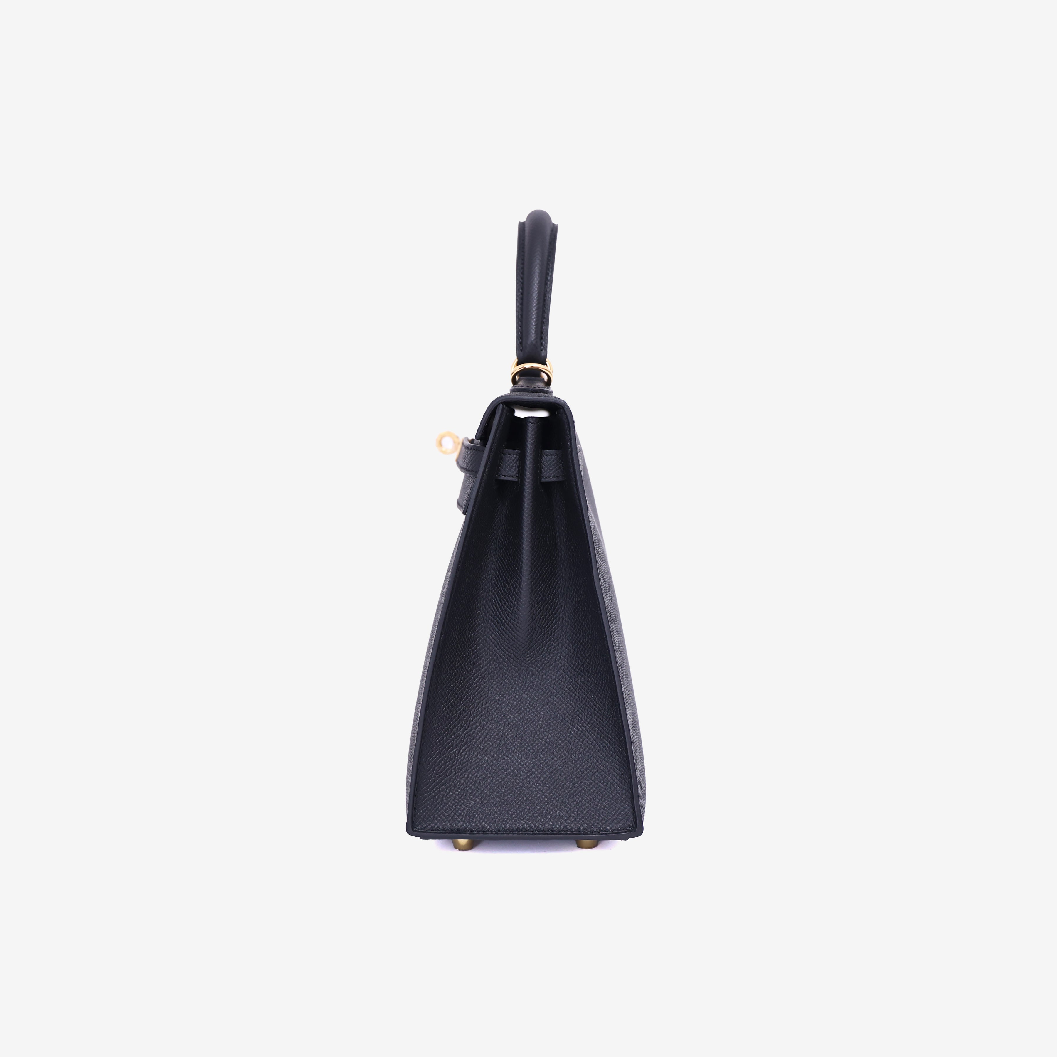 Hermès Kelly 25 in Noir Epsom Leather in Gold Hardware side view
