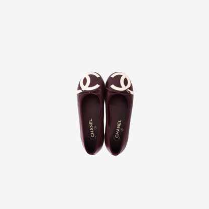 Chanel Coco Beach Cambon Ballet Flats in Burgundy/White Lambskin Leather (Sizes Available)