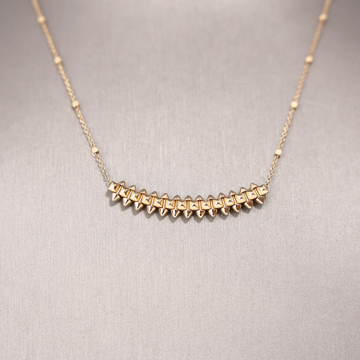 Cartier Clash de Cartier Small Necklace in 18k Yellow Gold detail view