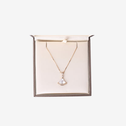 Bvlgari Divas’ Dream Pendant in 18k Rose Gold with Mother-of-Pearl