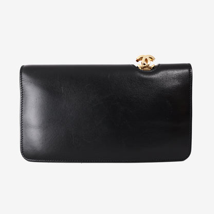 Chanel 26K Clutch Bag in Black Shiny Lambskin Leather with Gold-Tone Metal