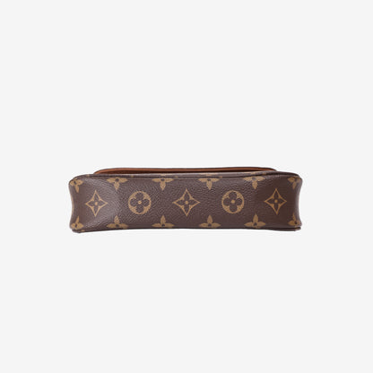 Louis Vuitton Ivy Wallet on Chain in Monogram Canvas