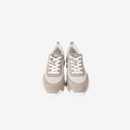Hermes shoesHermès Bouncing Sneakers in Beige Calfskin and Suede Goatskin front view