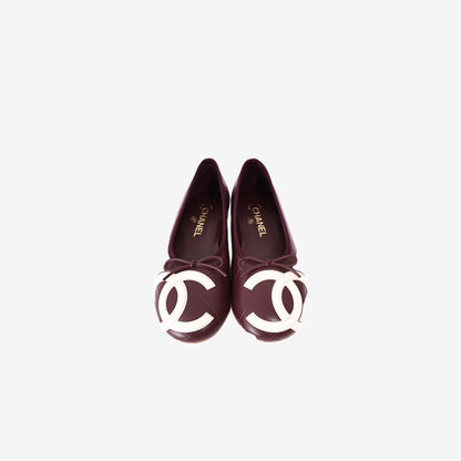Chanel Coco Beach Cambon Ballet Flats in Burgundy/White Lambskin Leather (Sizes Available)