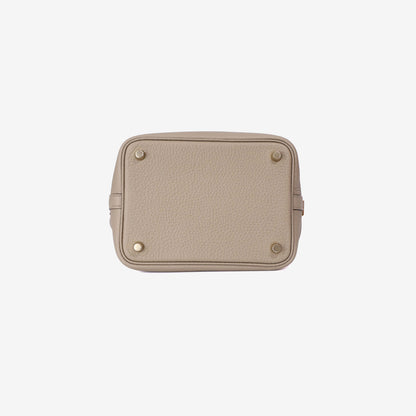 Hermès Picotin 18 in Beige Marfa Clemence Leather with Gold Hardware bottom view