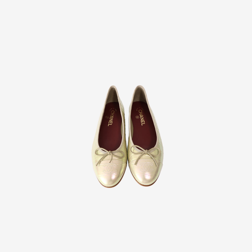 Chanel 26K Ballet Flats in Iridescent Gold Leather (Size 38.5)