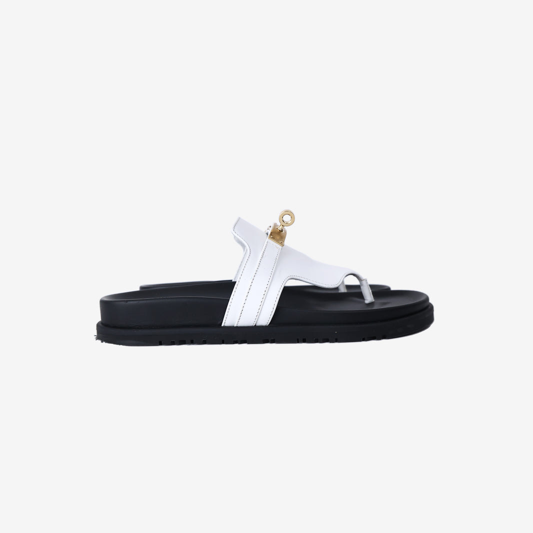 Hermès Empire Sandals in White Calfskin Leather with Gold-Plated Kelly Buckle (Size 38.5)