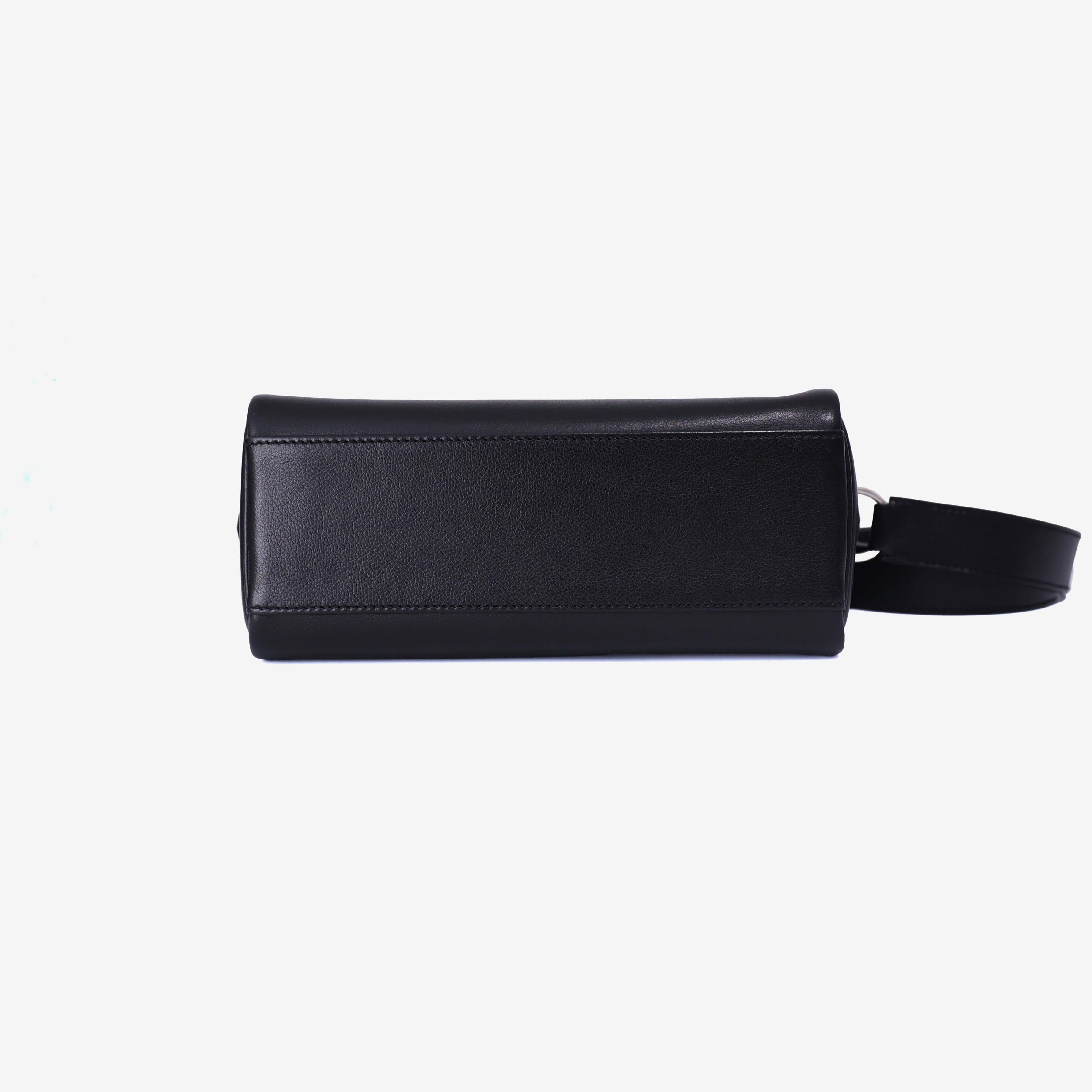 Hermès Kelly Messenger in Noir Evergrain Leather with Palladium Hardware bottom view