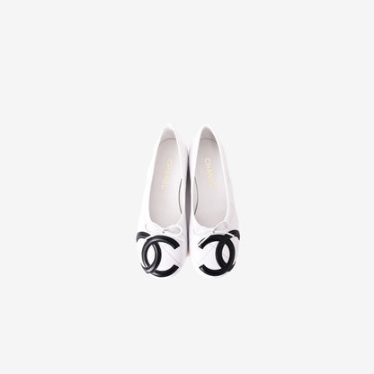 Chanel 2026 Coco Beach Cambon White/Black CC Logo Ballet Flats in Lambskin (Contact to Enquire)