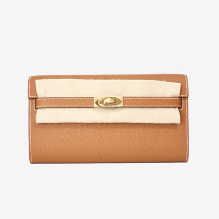 Hermès Kelly To Go in Gold Epsom Leather with Gold Hardware front view