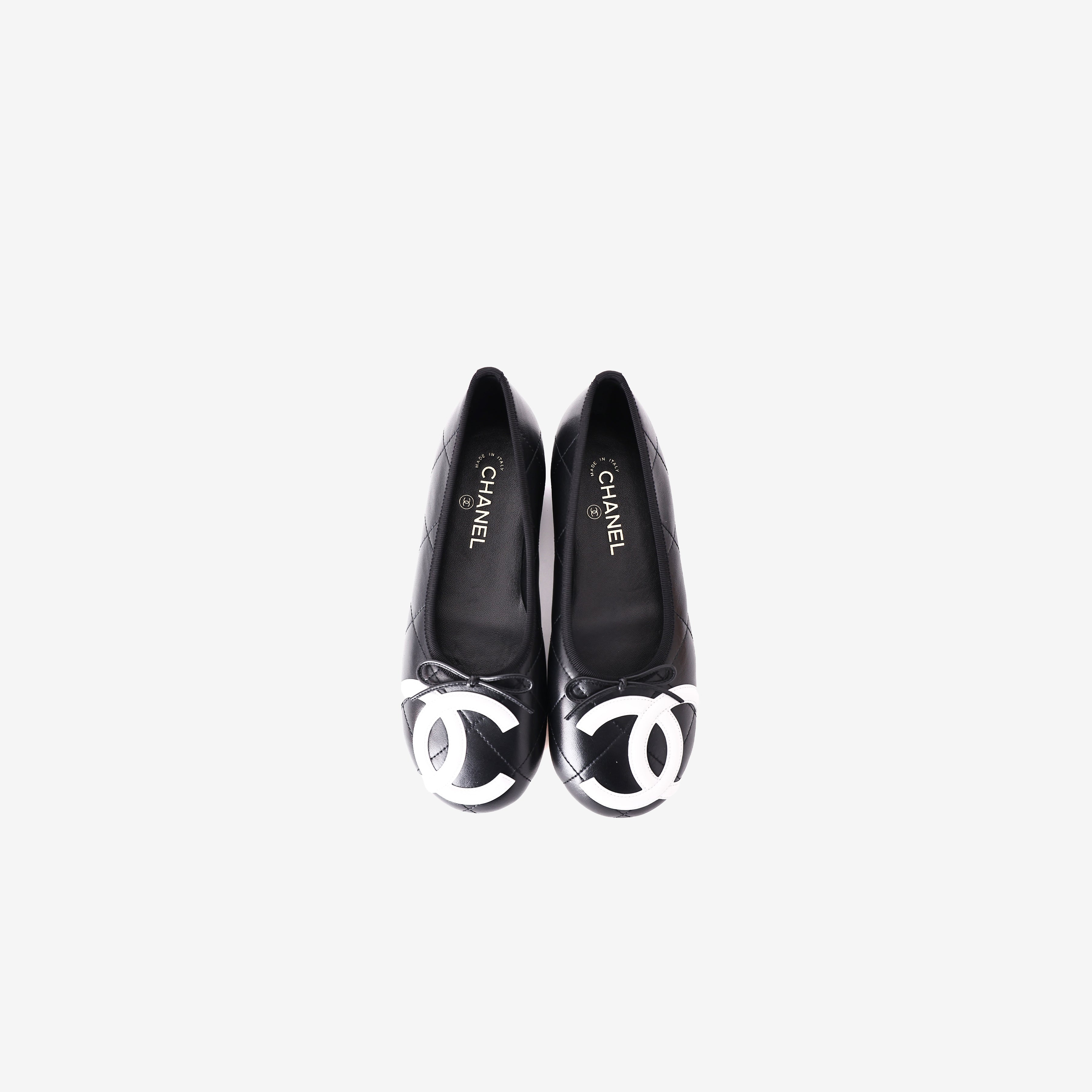 Chanel Coco Beach Cambon Black and White CC Logo Ballet Flats in Lambskin (Size 39.5) top view