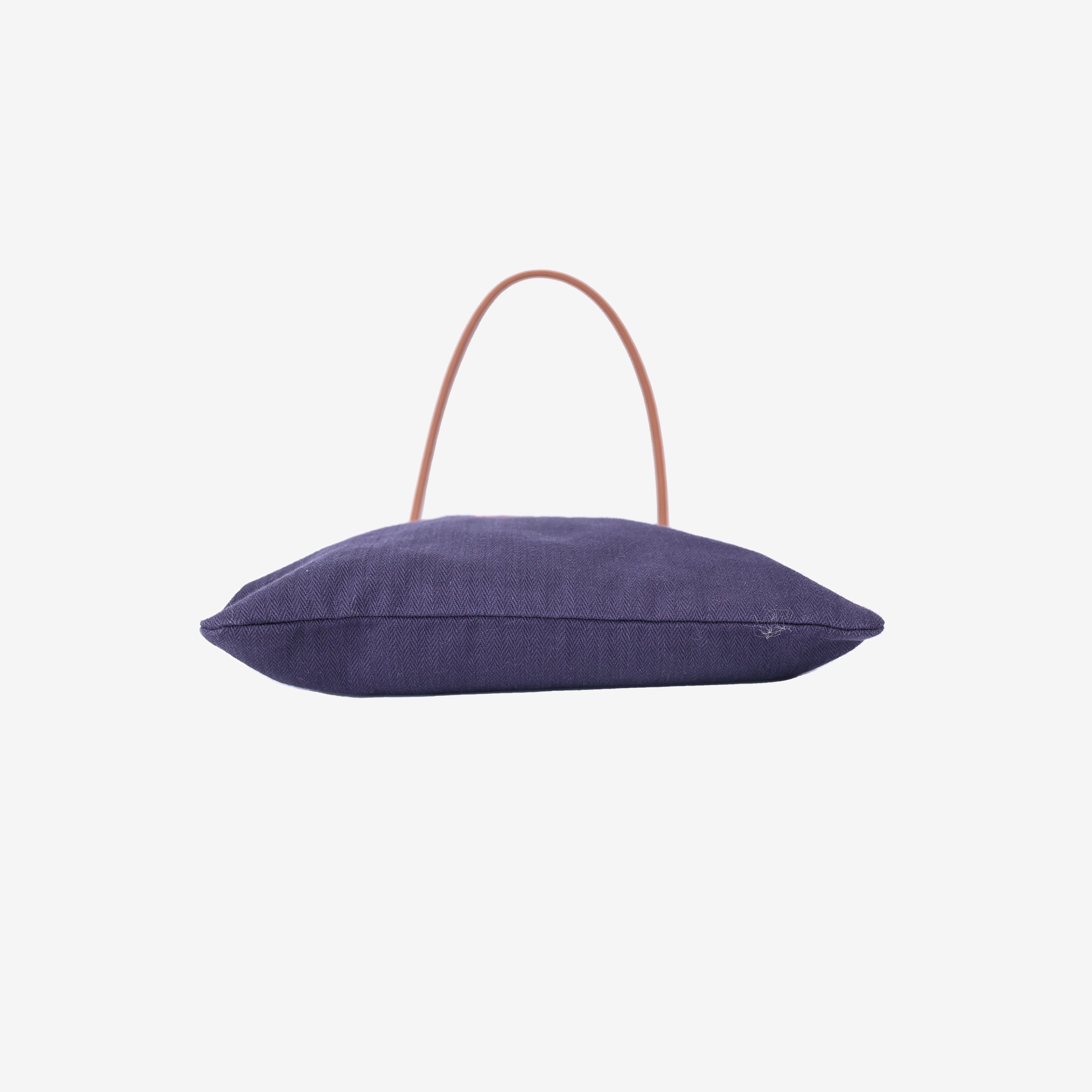 Hermès Alline Grooming Bag in Bleu Indigo/Gold Canvas Leather bottom view