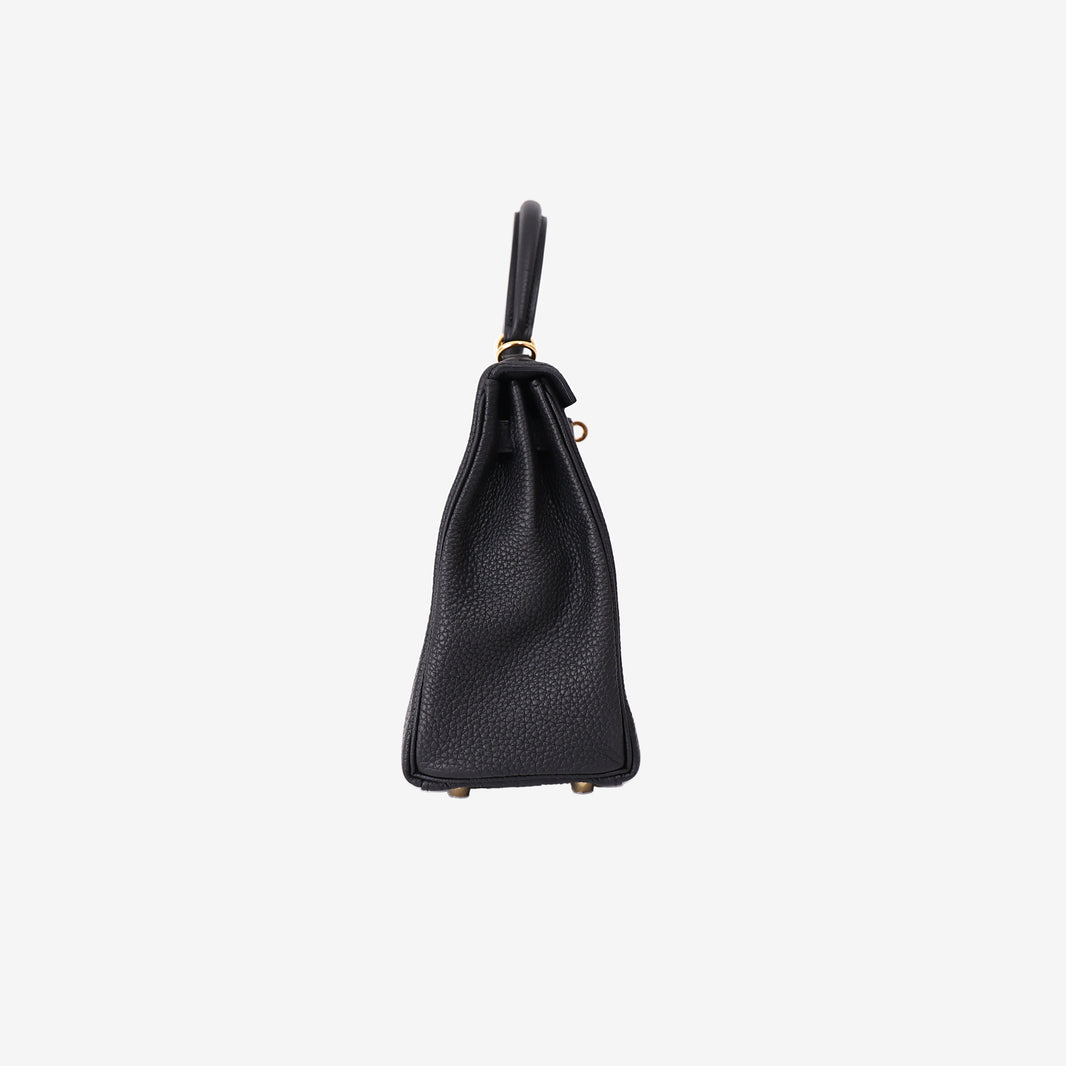 Hermès Kelly 25 in Noir Togo Leather with Gold Hardware (Contact to Enquire)