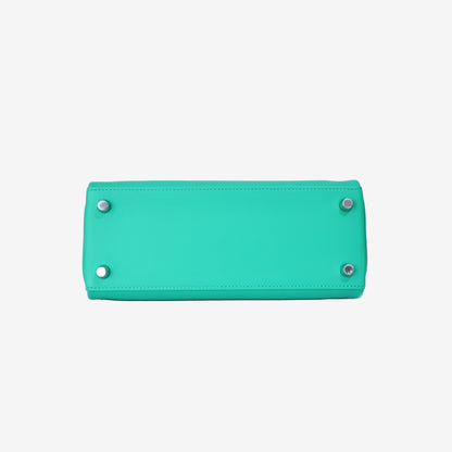 Hermès Kelly 25 in Vert Comics Swift Leather with Palladium Hardware bottom view