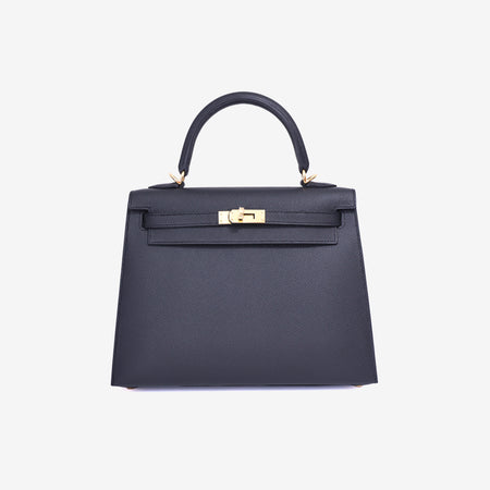 Hermès Kelly 25 in Noir Epsom Leather in Gold Hardware front view