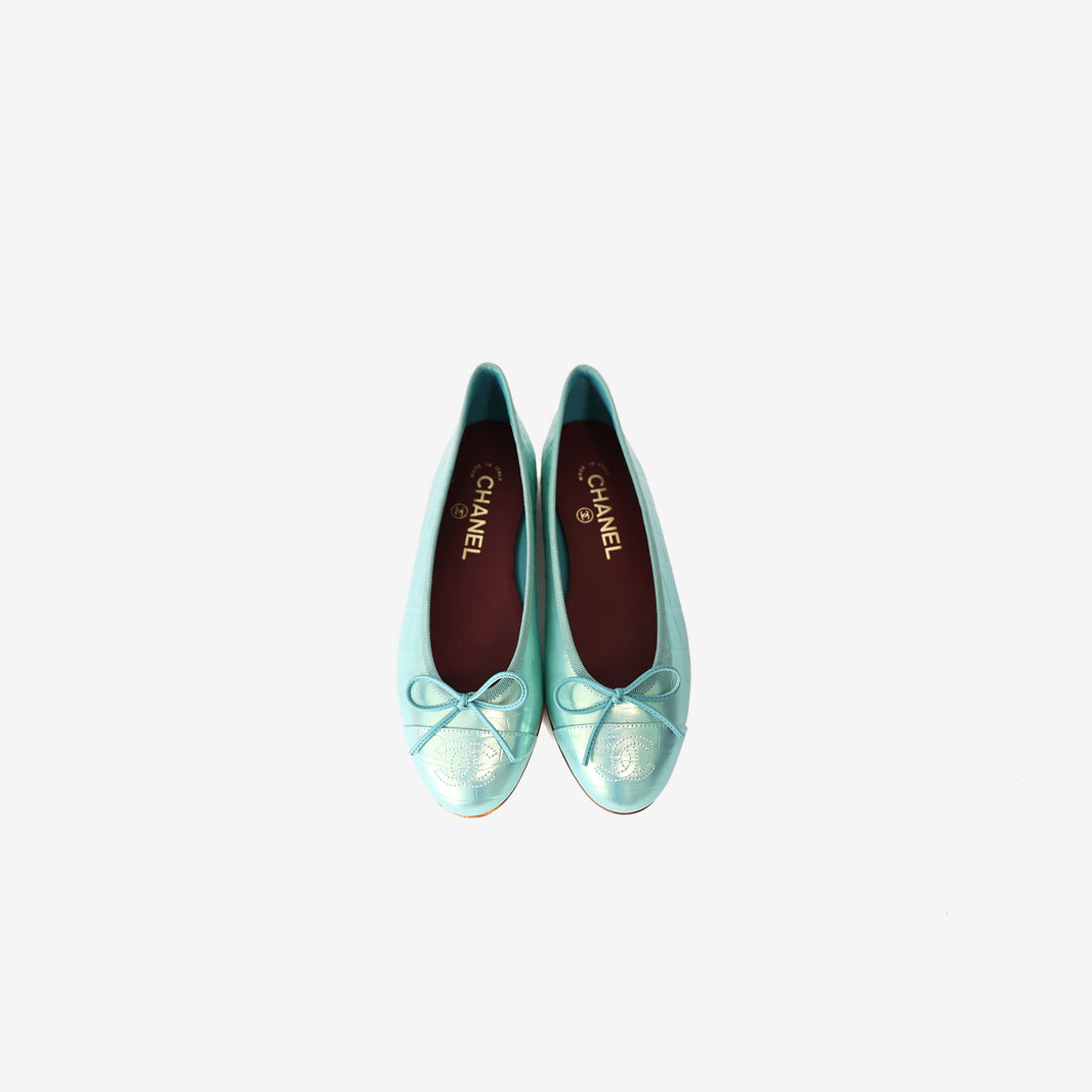Chanel 26K Ballet Flats in Iridescent Turquoise Leather (Size 36)