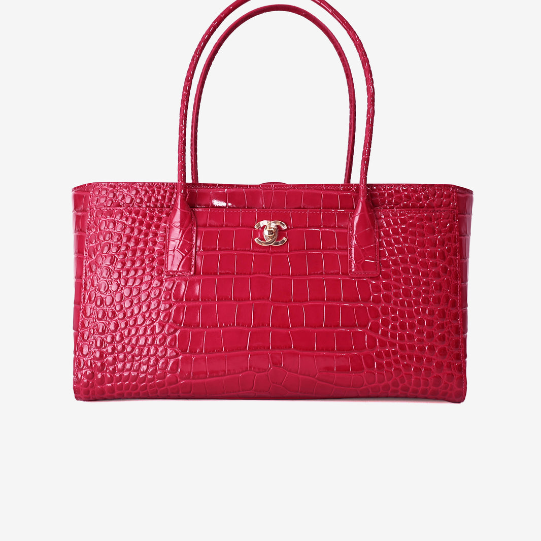 Chanel 26K Shopping Bag in Fuchsia Crocodile-Embossed Calfskin Leather with Gold Hardware