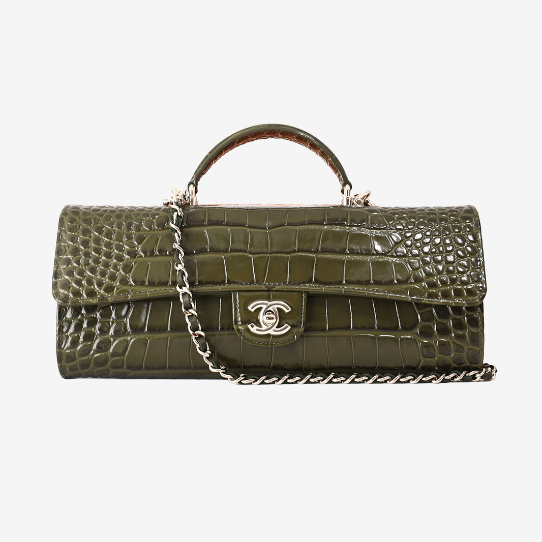 Chanel 26K Chain Clutch in Olive Crocodile-Embossed Calfskin Leather with Gold Hardware