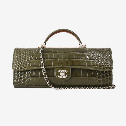Chanel 26K Chain Clutch in Olive Crocodile-Embossed Calfskin Leather with Gold Hardware
