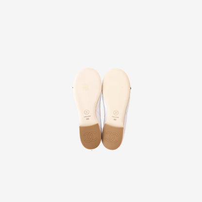 Chanel 2026 Coco Beach Cambon White/Black CC Logo Ballet Flats in Lambskin (Contact to Enquire)